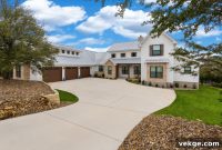 Designing Your Dream Modern Farmhouse: 9 Aesthetic Must-Haves