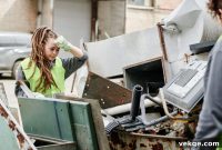 Small Space Decluttering Hacks: Reclaim Your Compact Home
