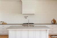 8 Versatile New England Style Interiors for Every Color Palette