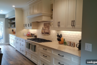41 Farmhouse Kitchen Backsplash Designs with White Cabinets