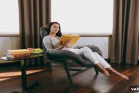 22 Essential Mid-Century Modern Chairs for Timeless Design Inspiration