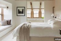Crafting Perfect Furniture Matches for Off-White Rooms