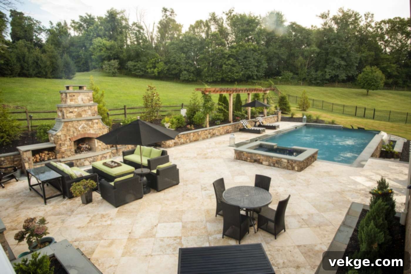 3 Tips to Designing The Perfect Outdoor Entertainment Space