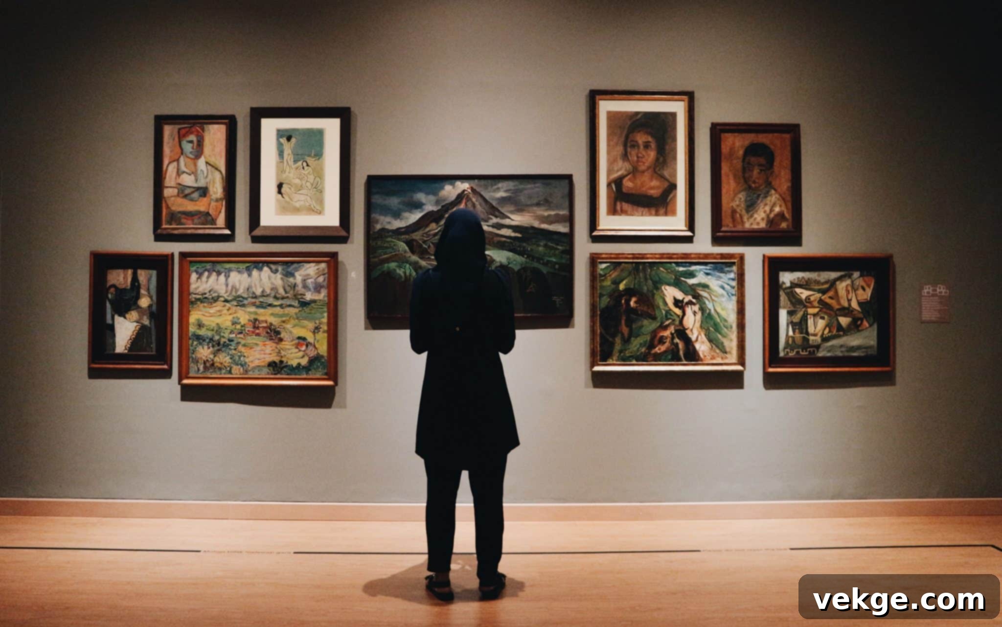 Incorporating Art and Personal Collections in Luxury Home Interiors