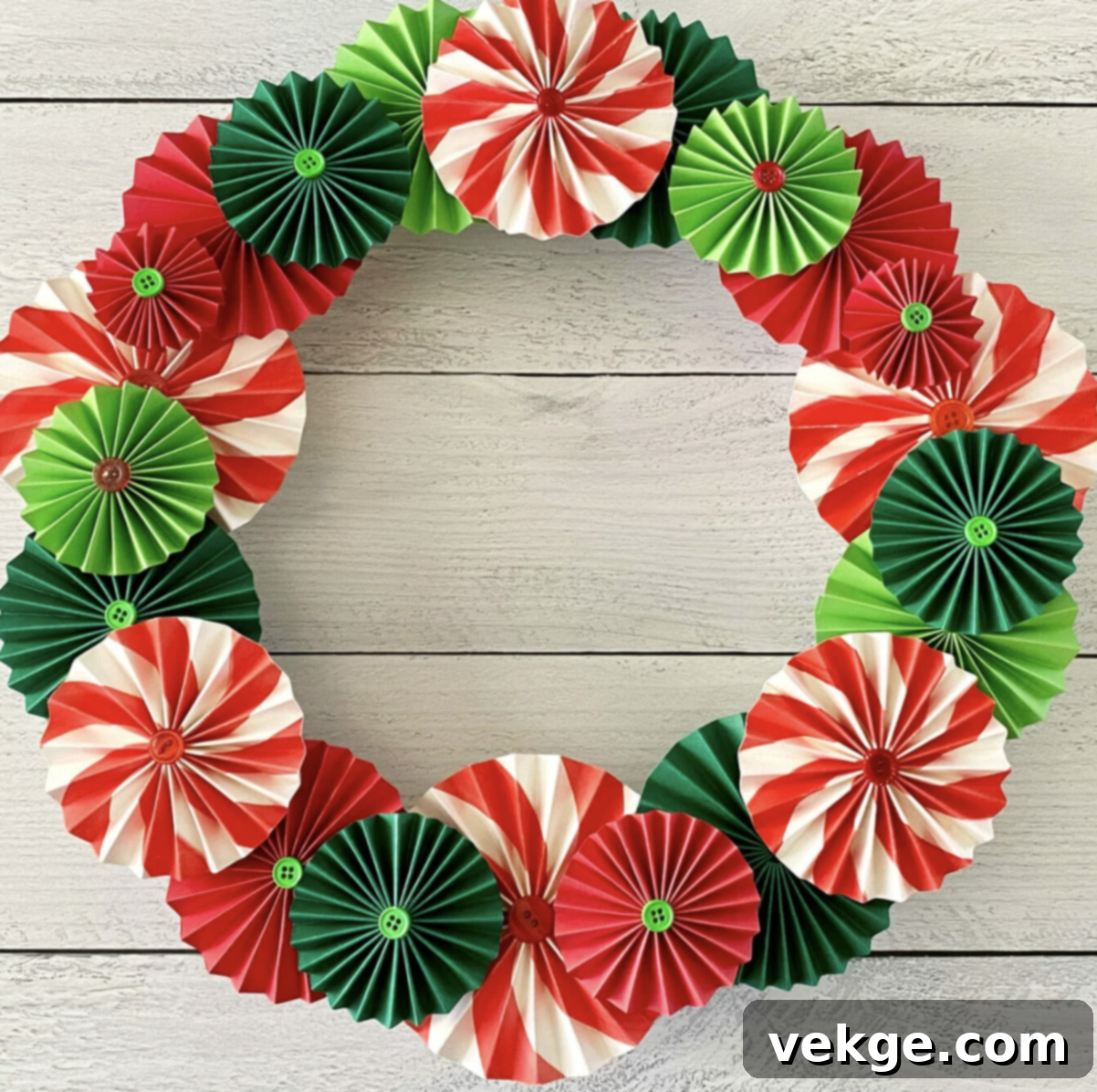 Peppermint_Paper_Christmas_Wreath