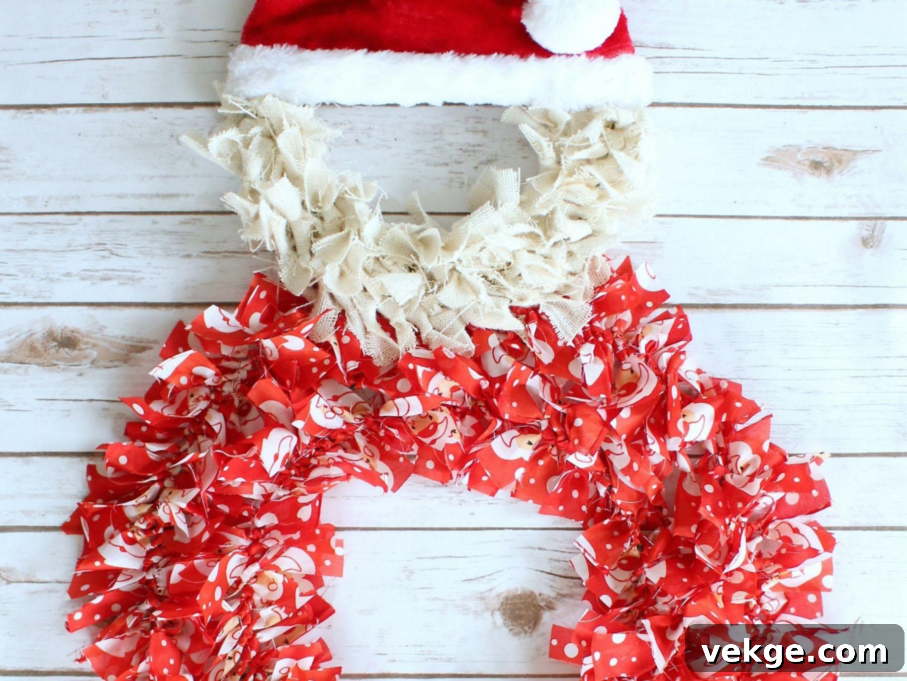Santa_Rag_Tie_Wreath