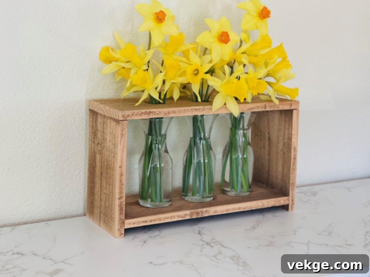 DIY Fence Plank Tray for Multiple Flower Vases