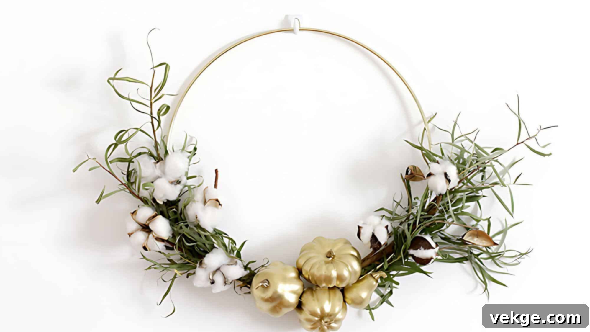 Cotton_Grass_and_Pumpkin_Wreath_A_Modern_Autumn