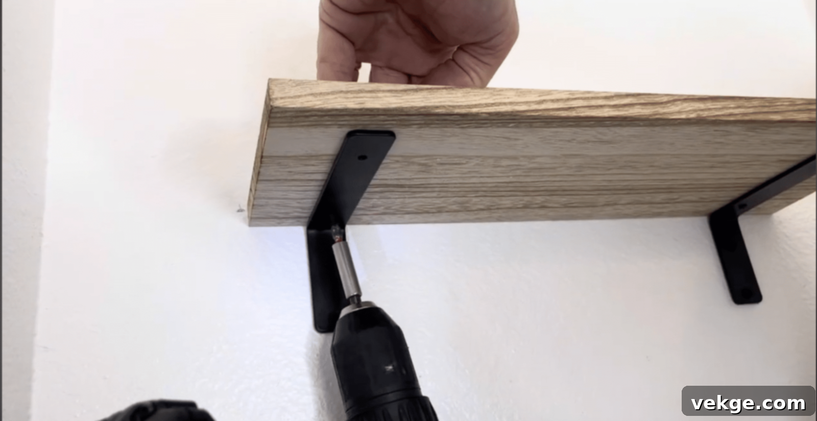 Step_5_Secure_the_Shelves