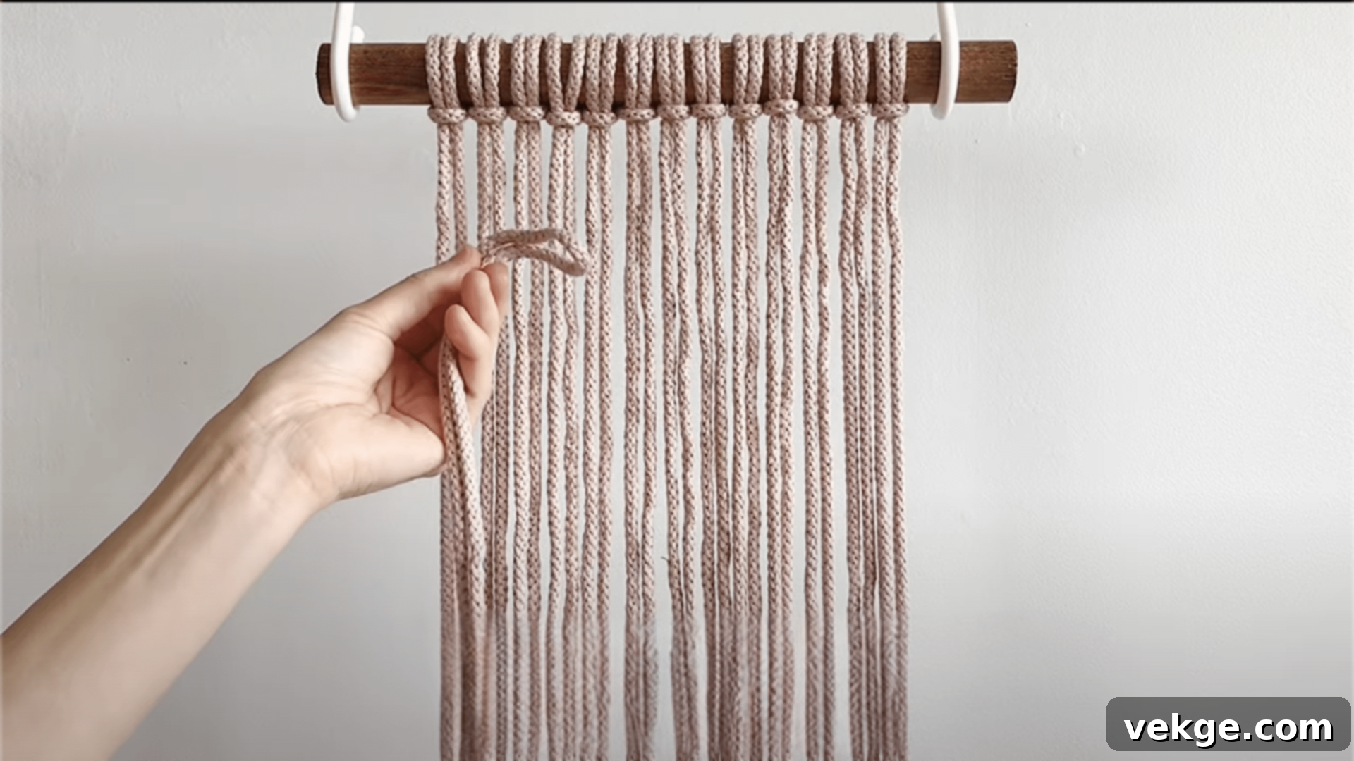 Attach_Cords_to_Dowel