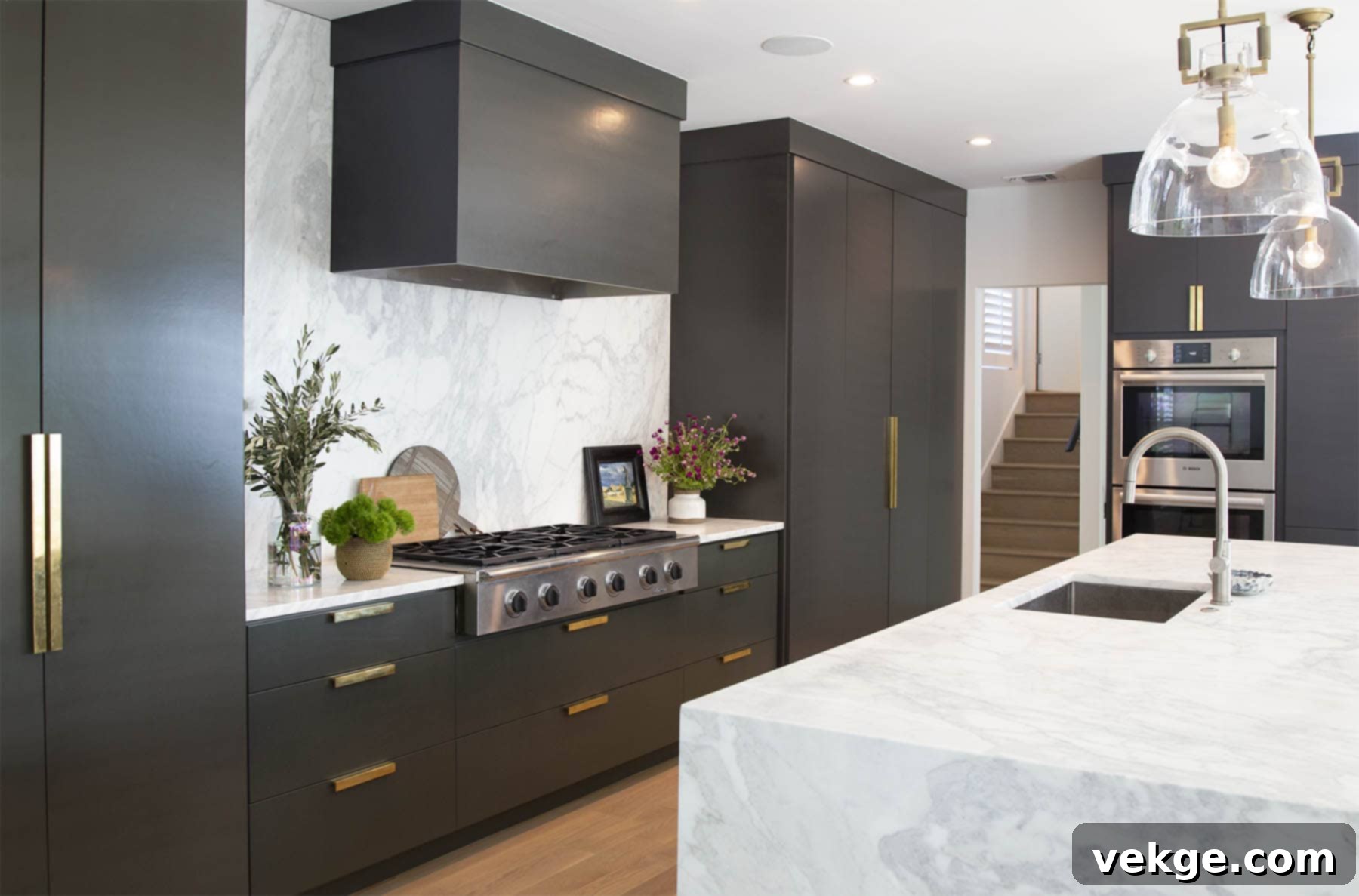How to Incorporate Benjamin Moore Wrought Iron Into Your Home Decor