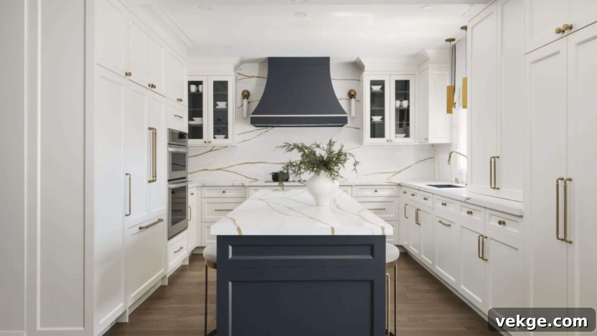 Benjamin Moore White Dove OC-17 paint color