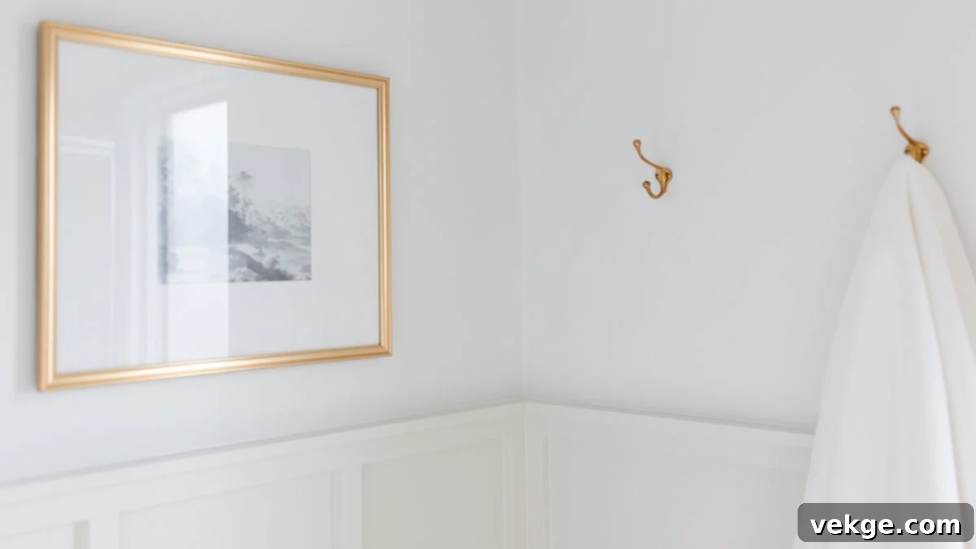 Benjamin Moore Decorator's White CC-20 paint color
