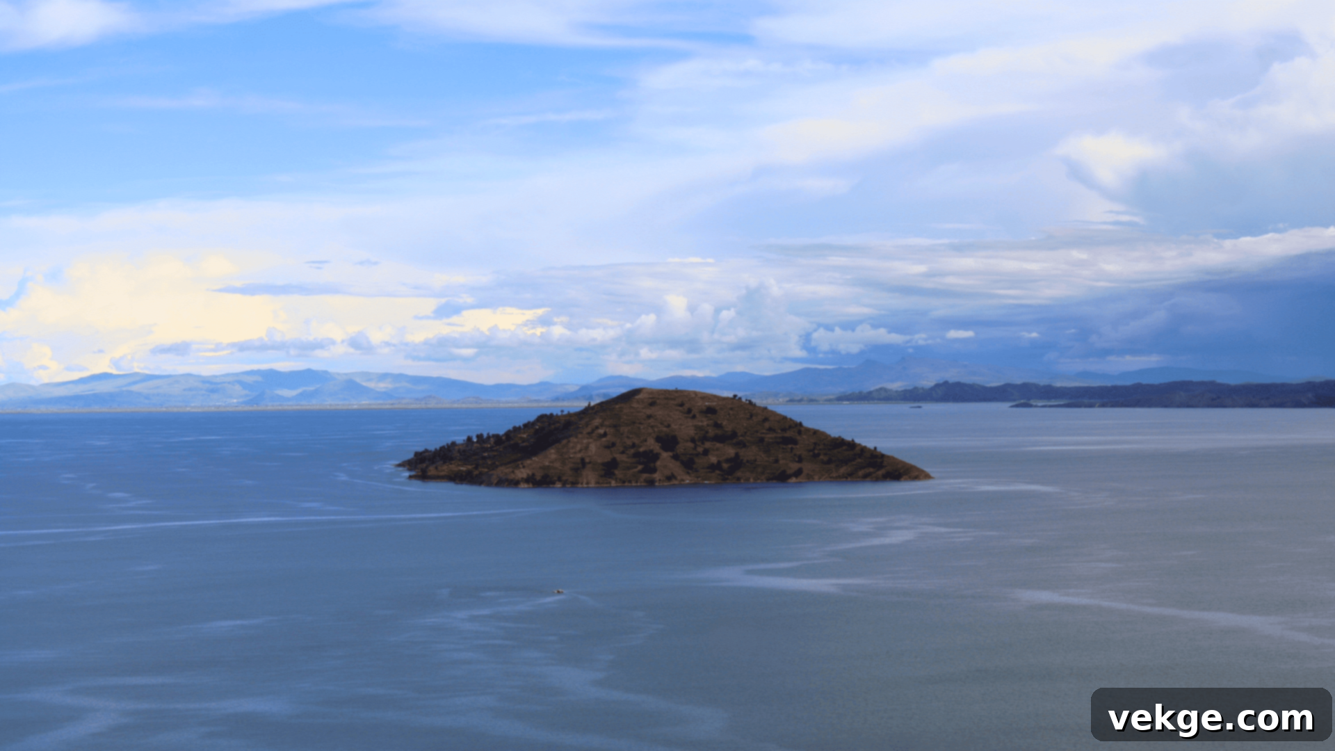 Titicaca_Islands_Uros_and_Taquile