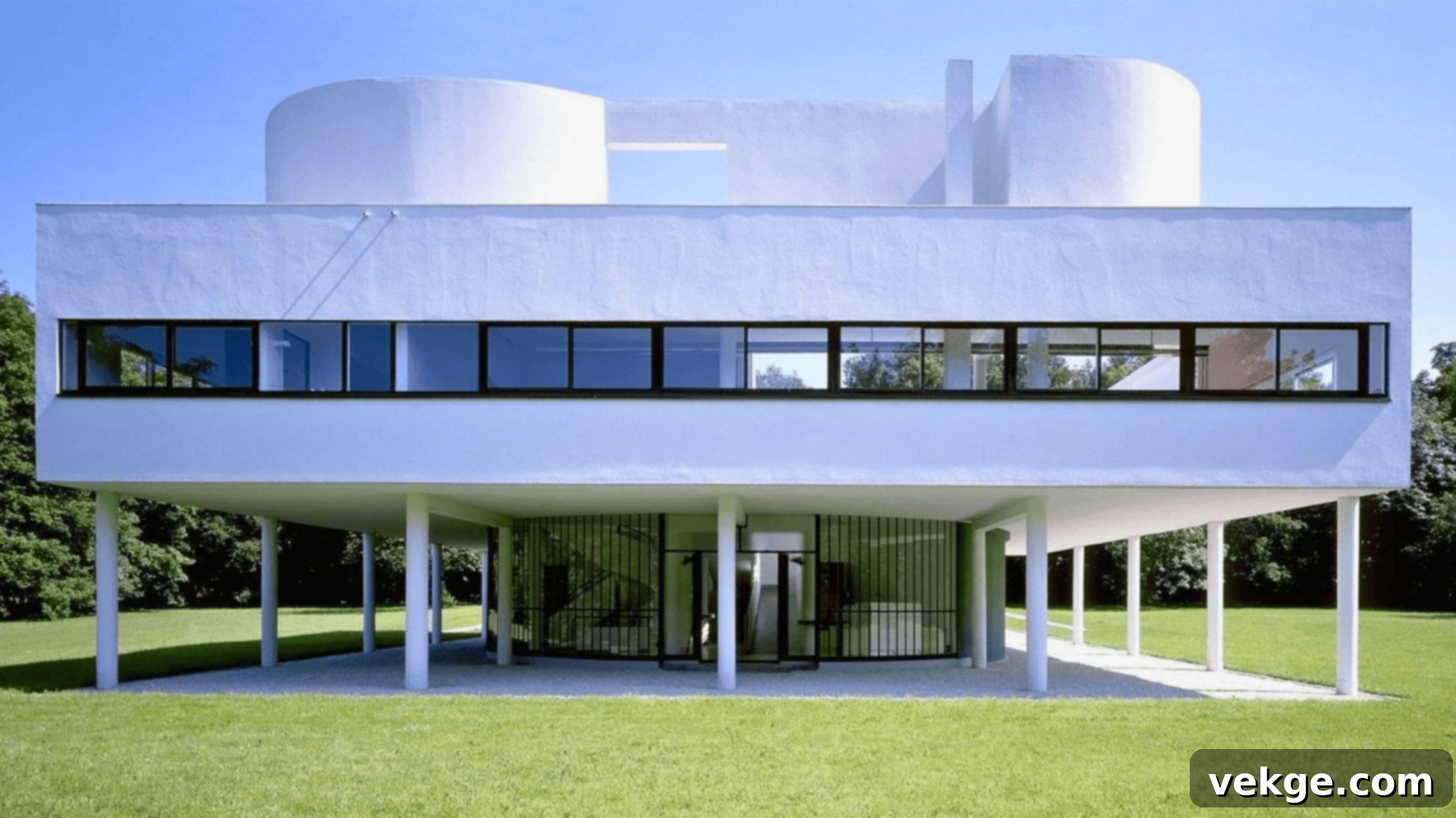 Modernist Architecture - Villa Savoye, Poissy, France