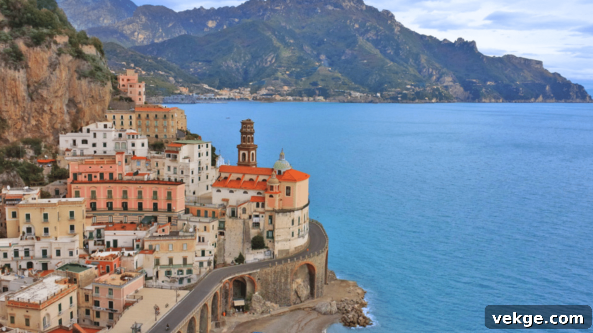 Amalfi_Coast_Seaside_Villas_with_Mediterranean_Influences