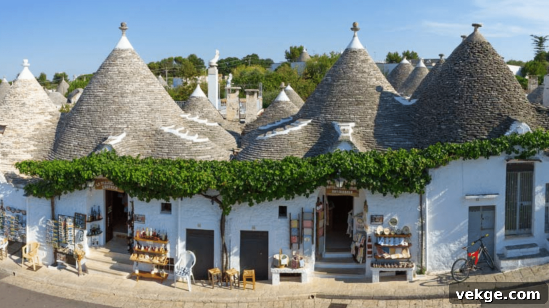 Puglia_Traditional_Trulli_and_Masserie_Buildings