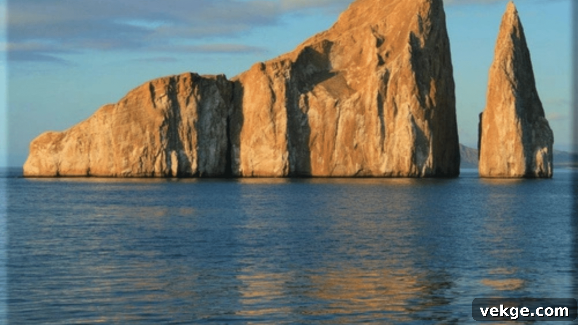 Leon_Dormido_Kicker_Rock