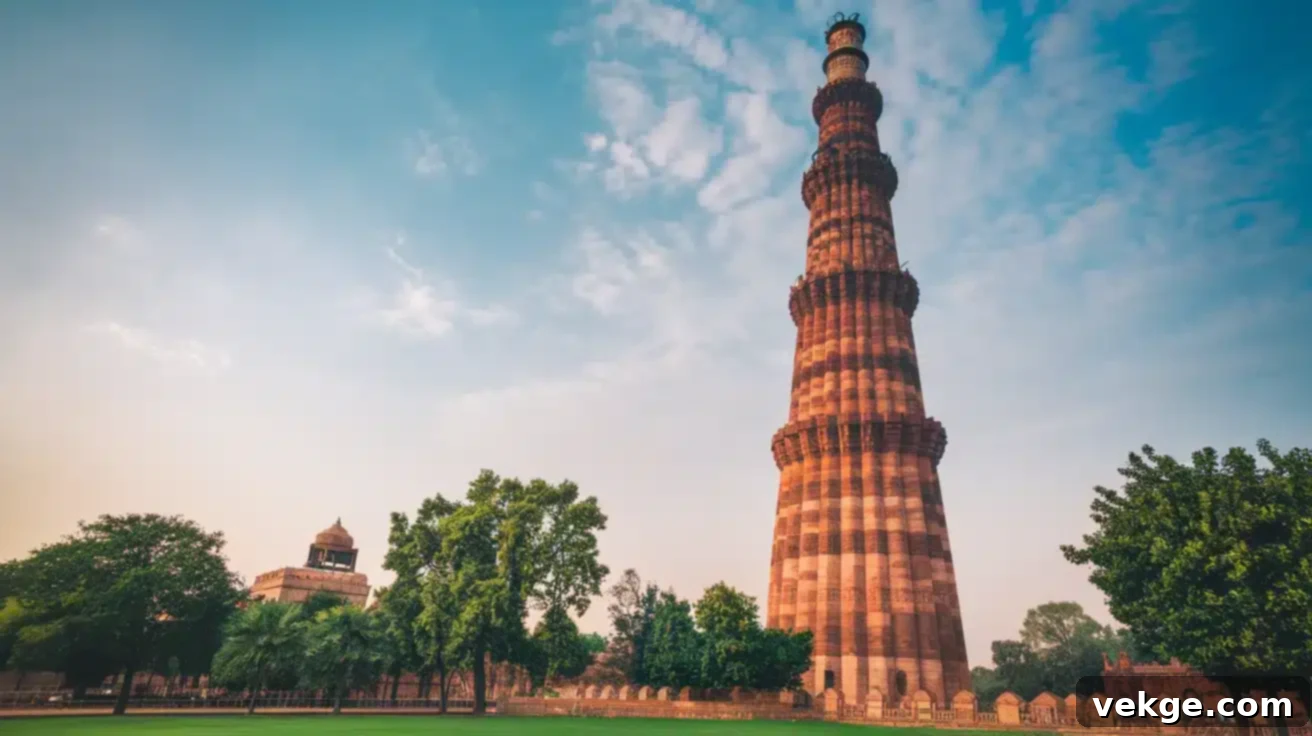 Qutub Minar Delhi, Tapering Minaret with Islamic Calligraphy