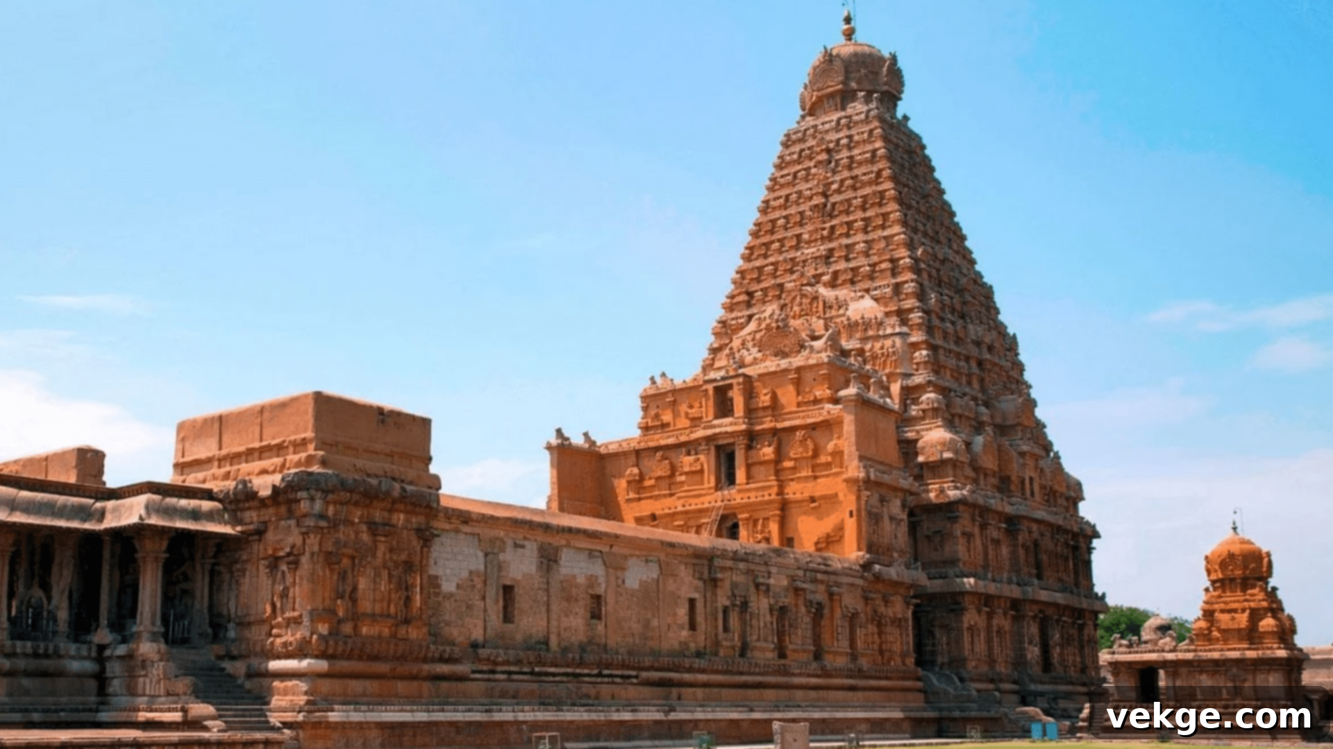 Dravidian Architecture, Towering Gopurams and Vimanas