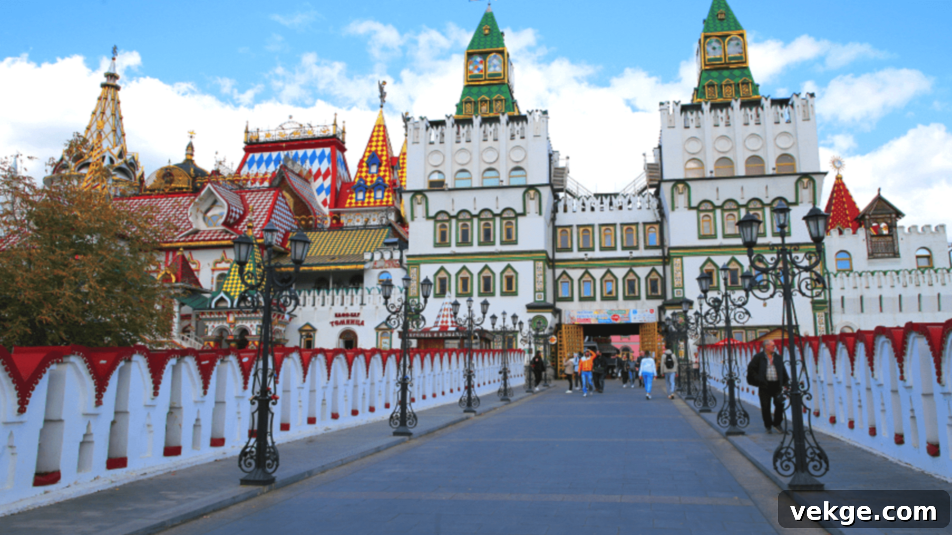 Izmailovo Kremlin - Colorful Market and Cultural Center
