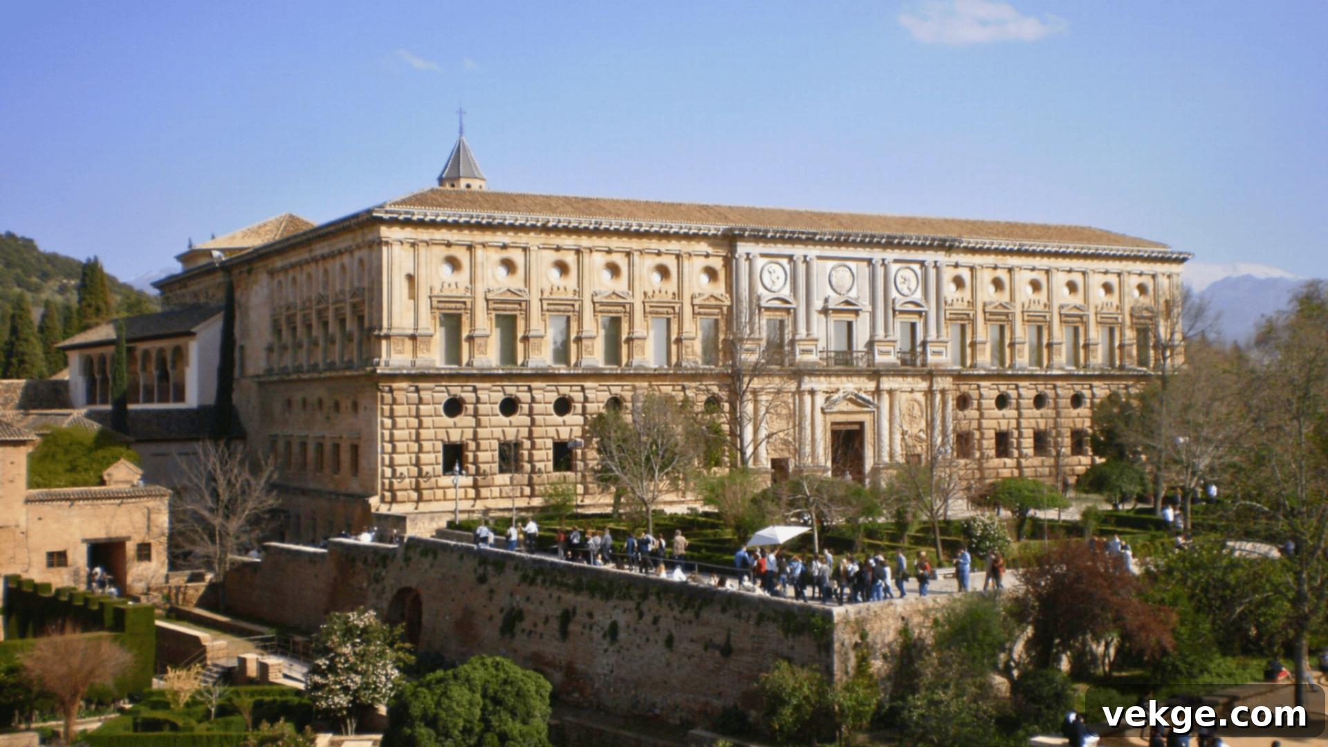 z-16_Palacio_de_Carlos_V_Alhambra_complex_Granada