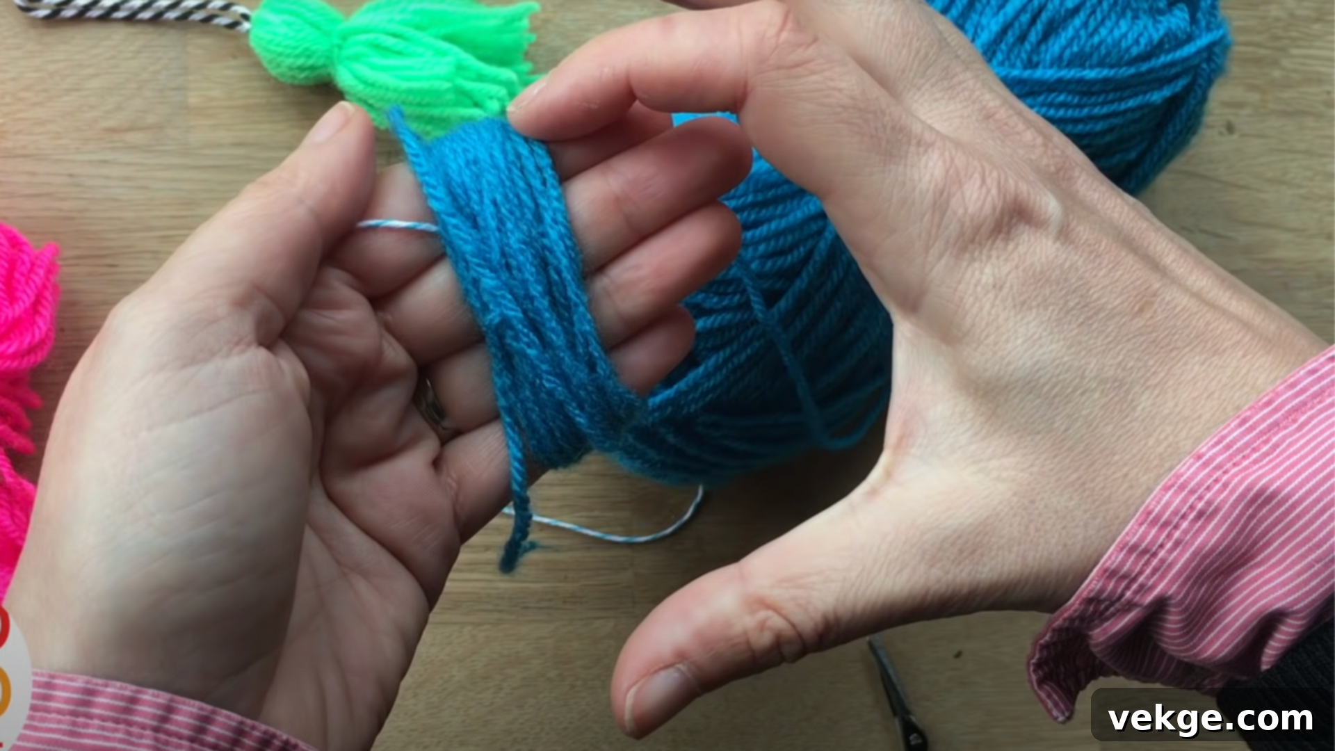Step_2_Wrap_Yarn_Around_Your_Fingers