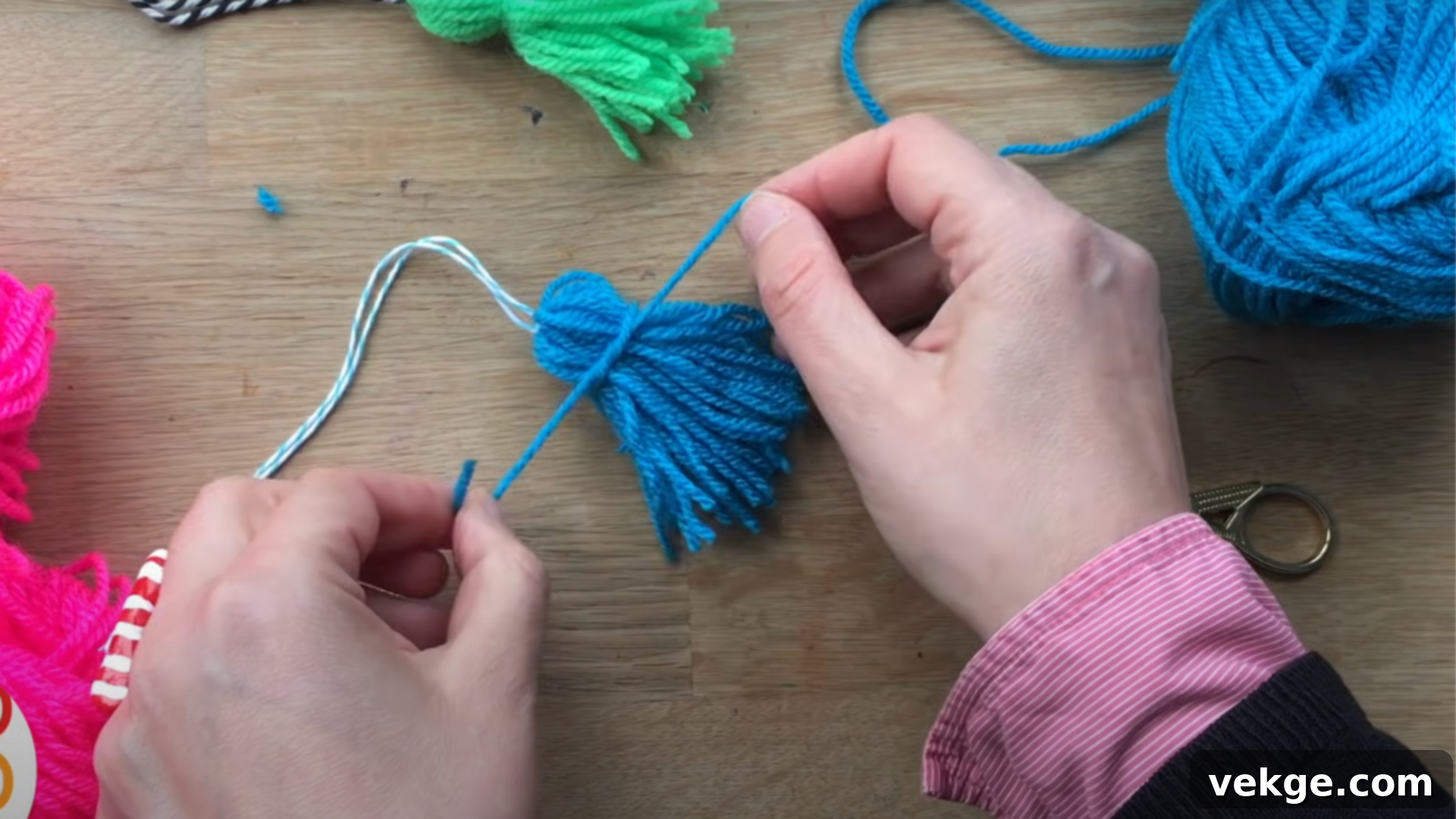 Step_5_Shape_the_Tassel_Head