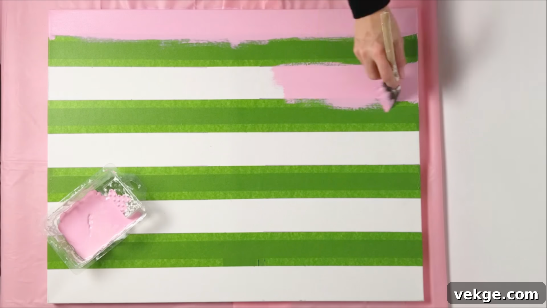 Step_2_Tape_and_Paint_the_First_Stripes