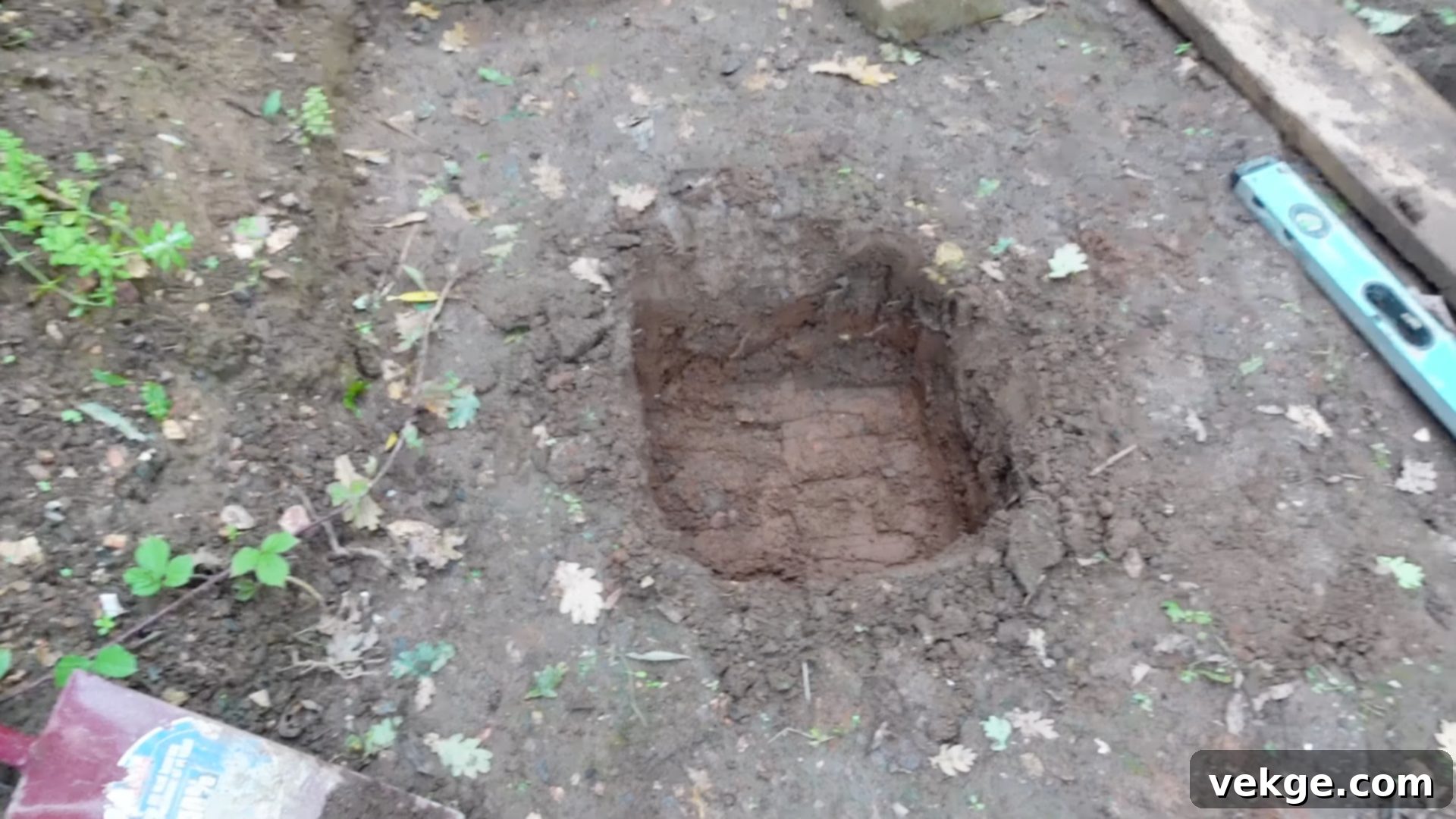 Step_2_Dig_and_Compact_the_Holes