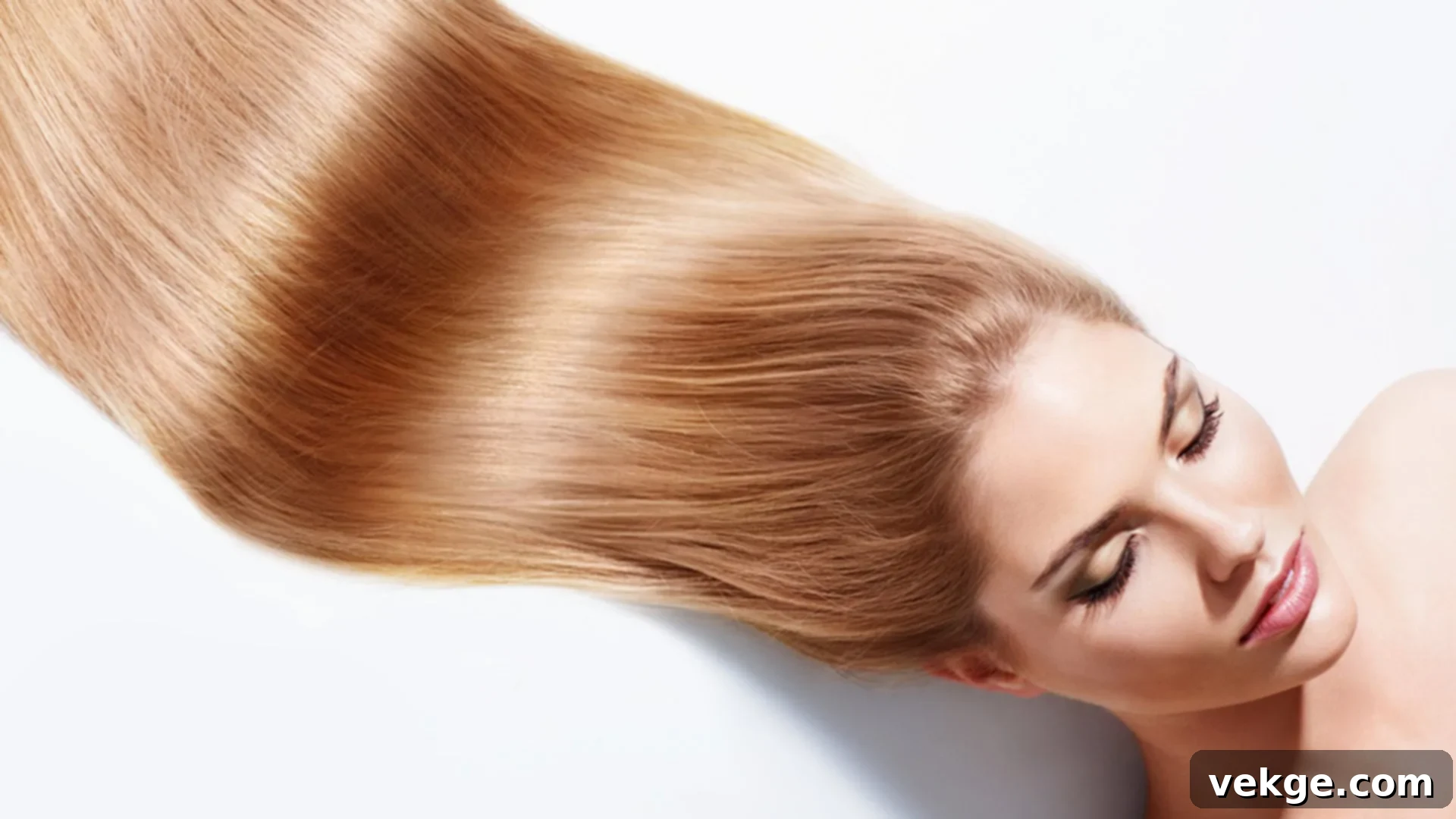 Woman with shiny, healthy bleached hair after Tokio Inkarami treatment