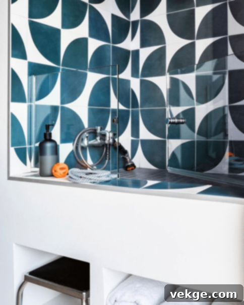 Design Blue and White tiles mid-century modern