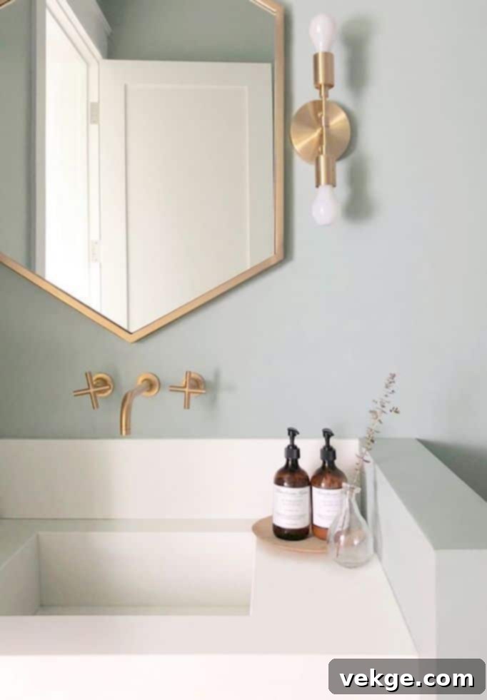 Pop Of White, Green, And Gold