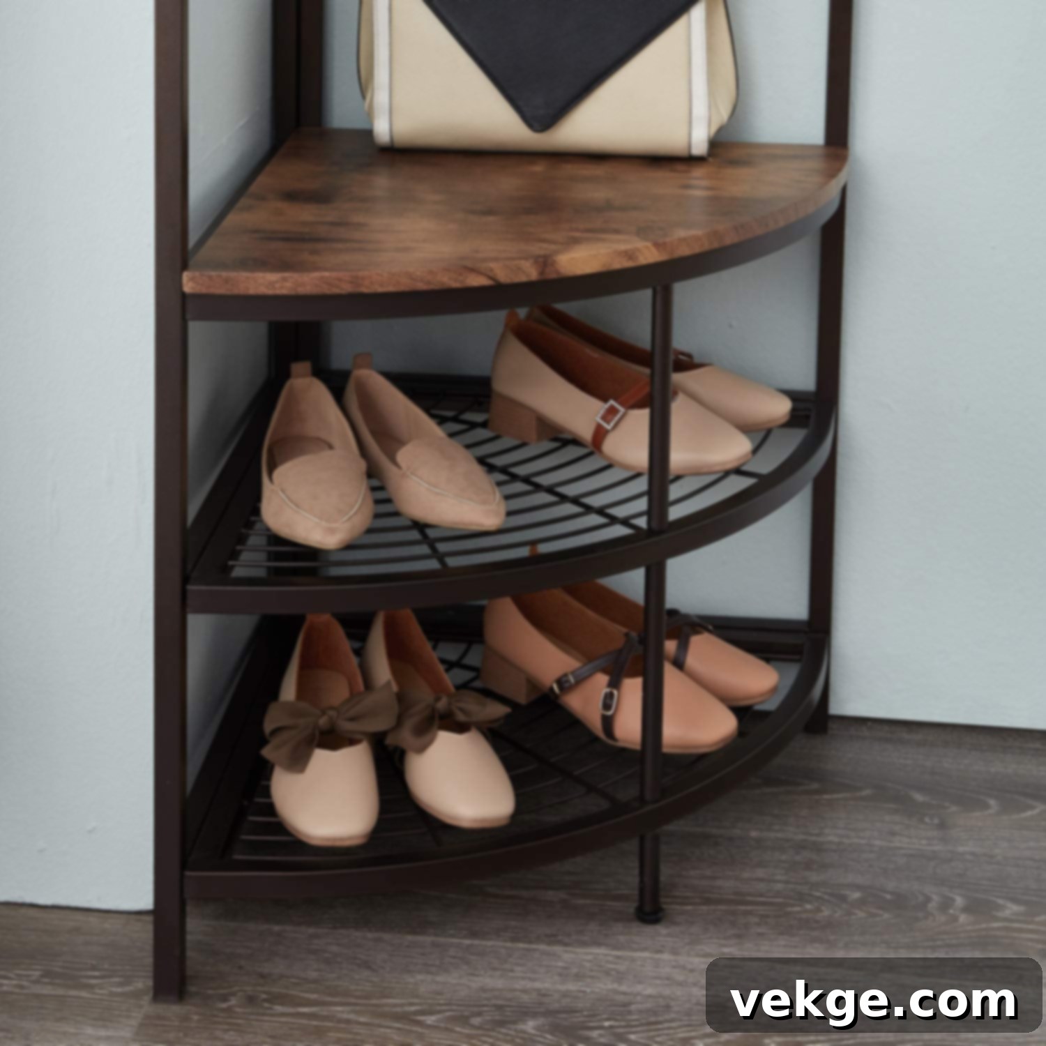 Corner shoe rack utilizing unused space effectively