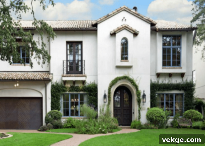 The Smooth Stucco Walls - Essential Spanish Home Design