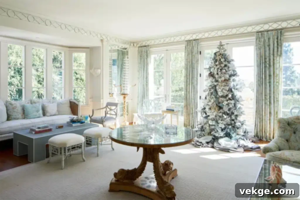 Go for a Minimalist Christmas Decor