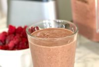 Canlandırıcı Ispanaklı Orman Meyveli Smoothie
