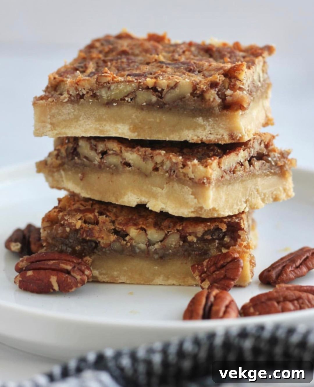Sweet and Nutty Pecan Bars 1 featured 377