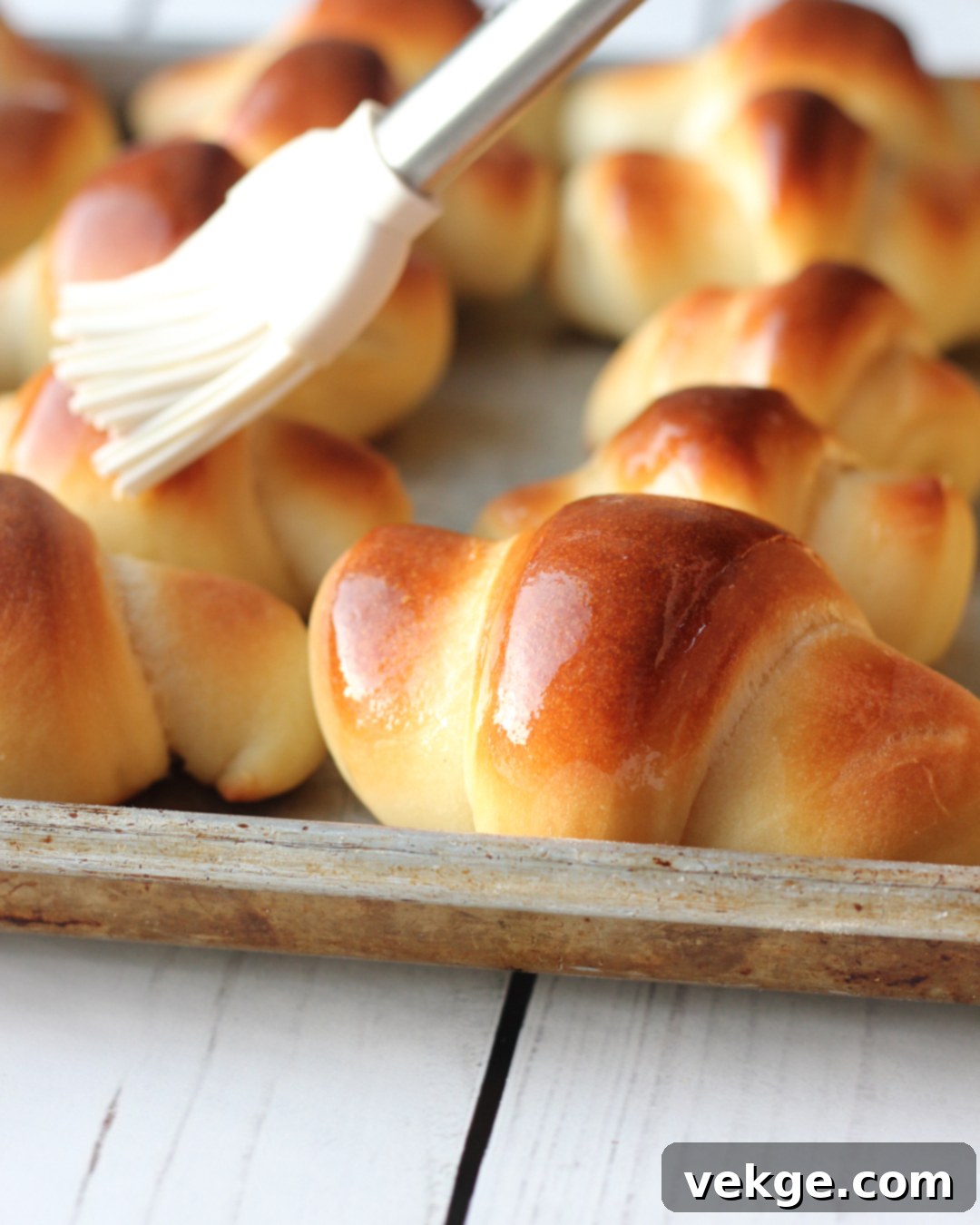 Irresistible Dinner Rolls 1 featured 799