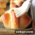 Irresistible Dinner Rolls 5 A basket full of warm, fluffy dinner rolls, a perfect addition to any meal.